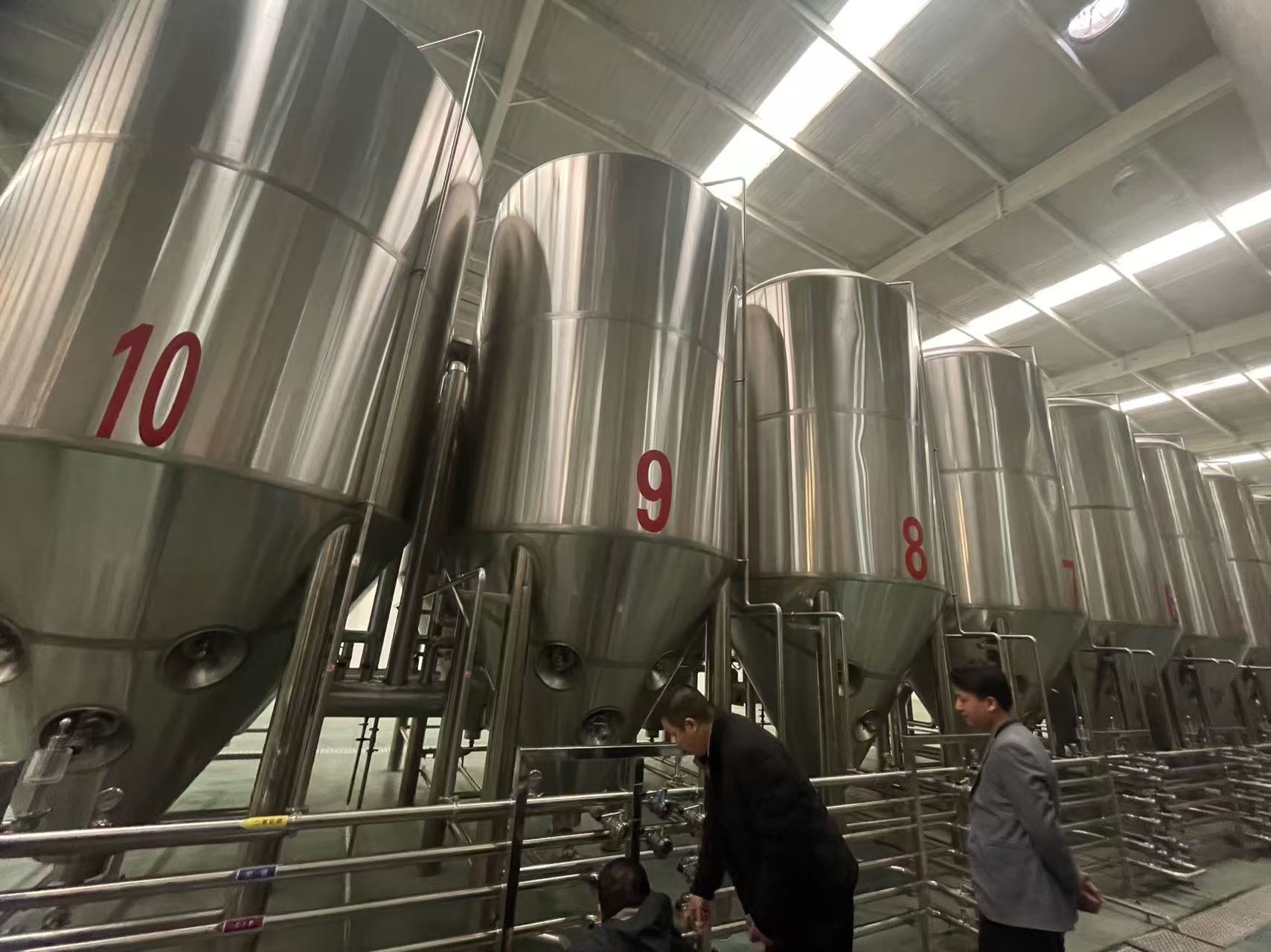 晋中精酿啤酒设备厂—平面布置、设备设计、制造、调试、培训等一条龙服务